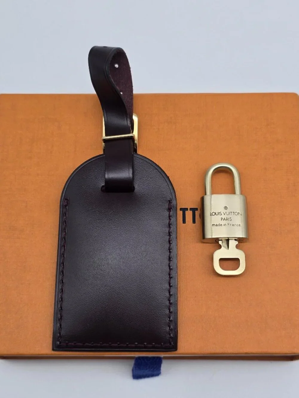 Authentic Louis Vuitton Brown Luggage Tag Gold LV Padlock Key & Box